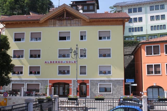 Albergo Al Sole - Facciata dell'hotel a Lusiana Conco